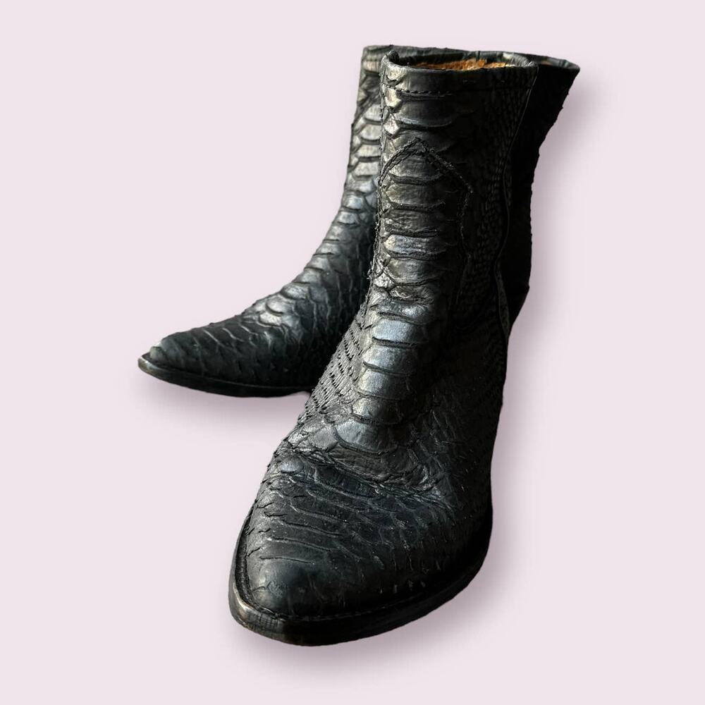 Zara Black Textured Ankle Boots